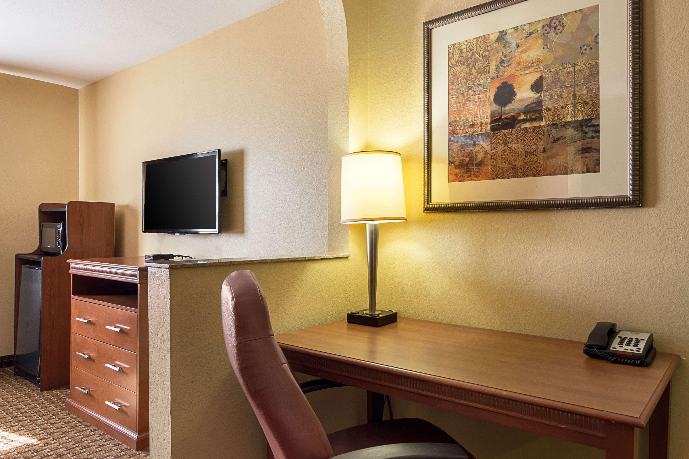 Econo Lodge Inn & Suites Little Rock Sw Екстериор снимка