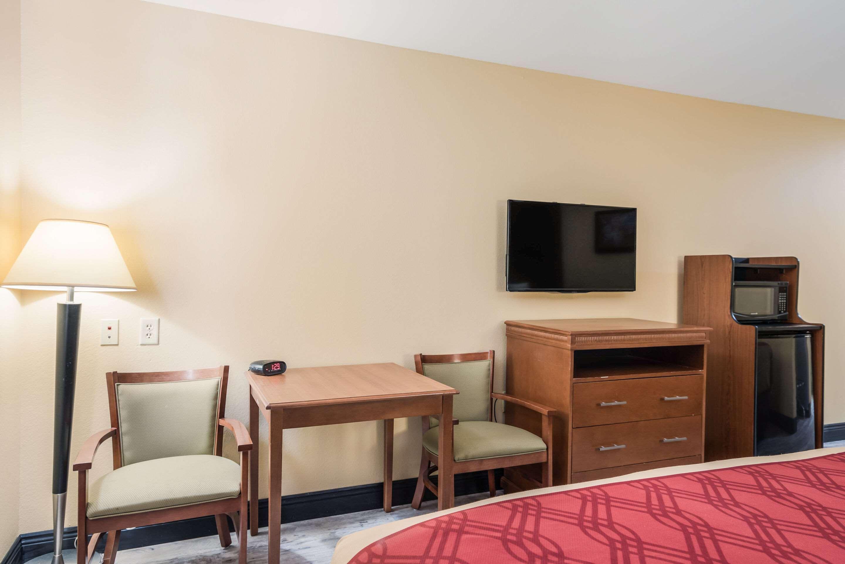 Econo Lodge Inn & Suites Little Rock Sw Екстериор снимка