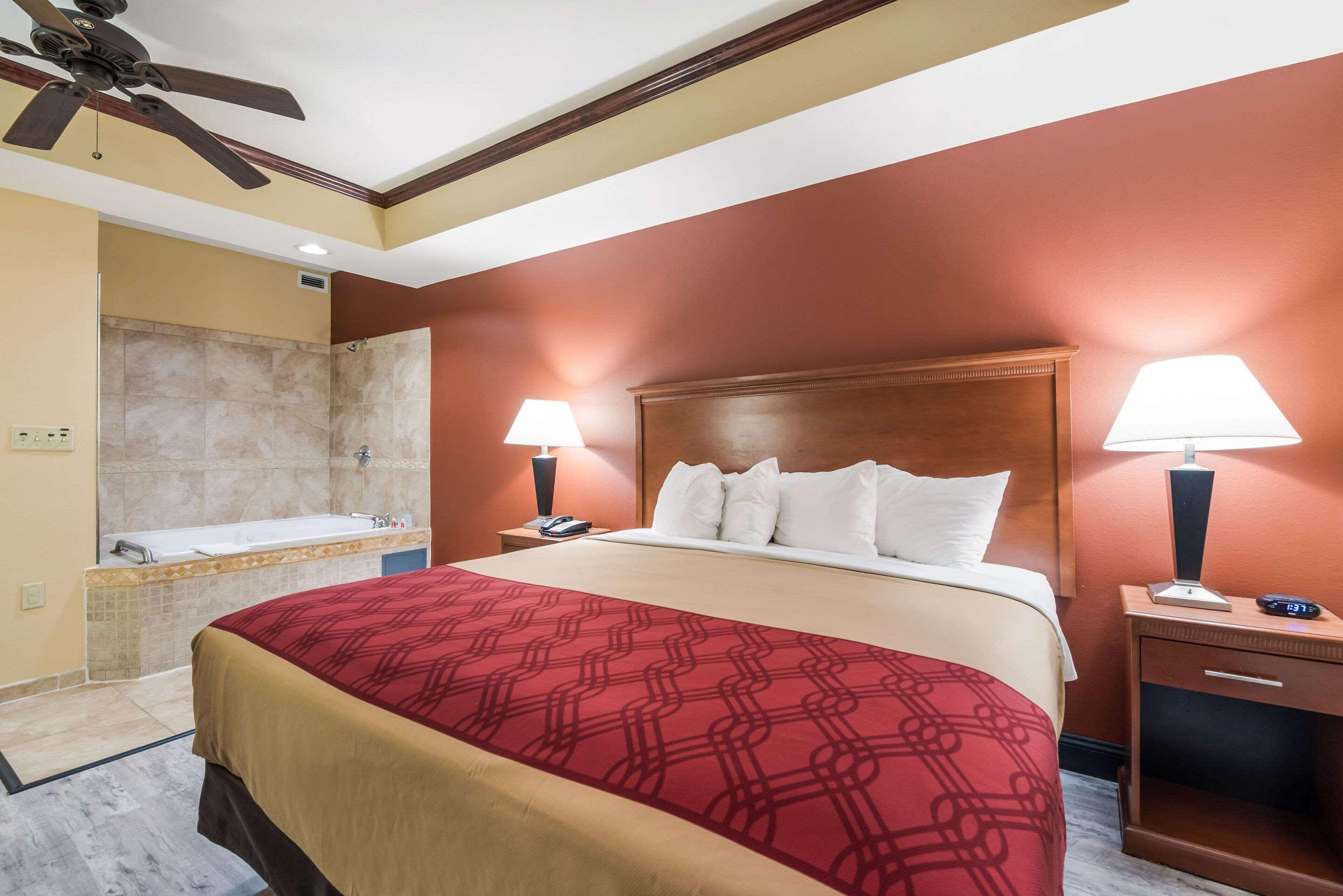 Econo Lodge Inn & Suites Little Rock Sw Екстериор снимка