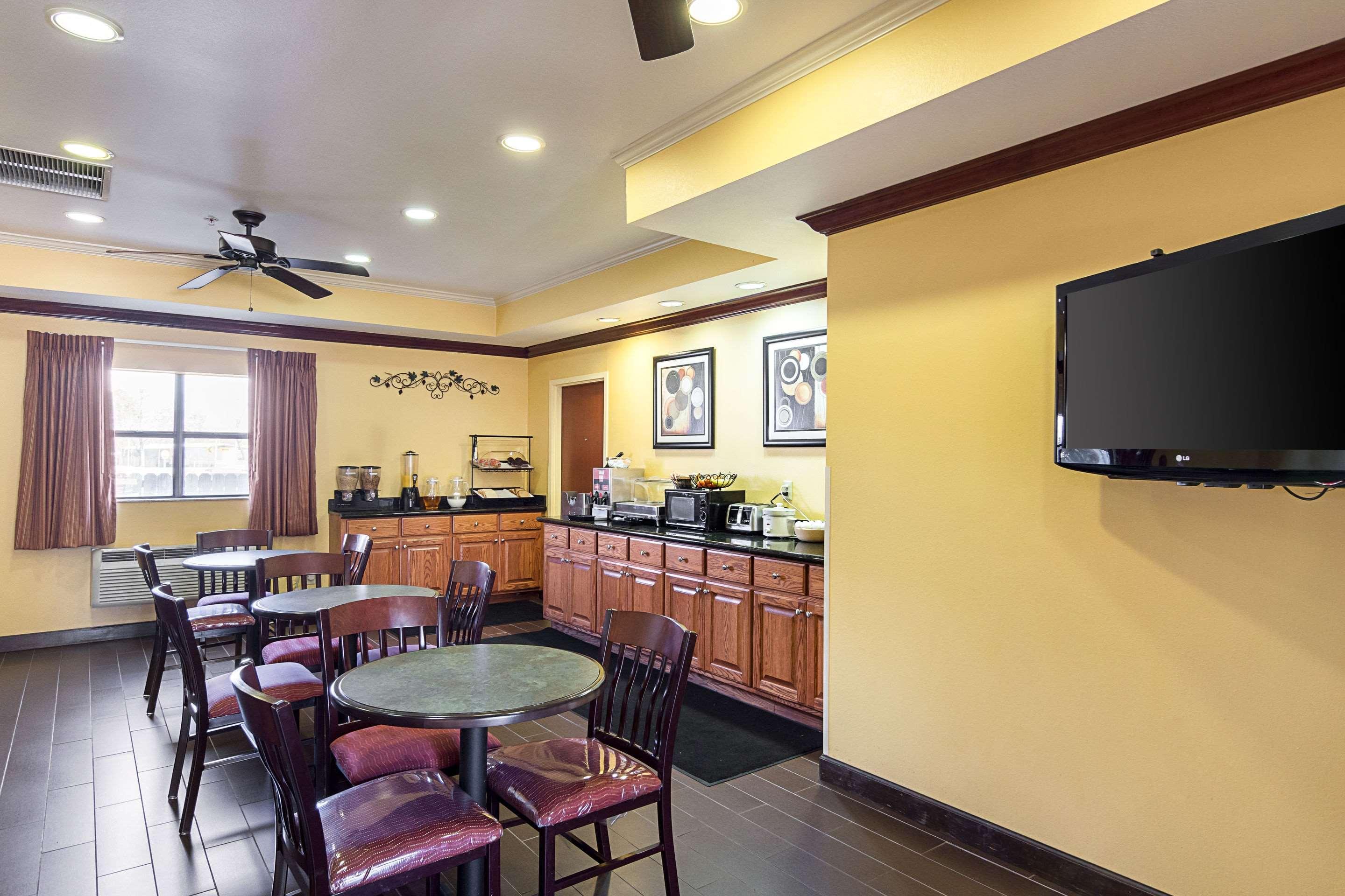 Econo Lodge Inn & Suites Little Rock Sw Екстериор снимка