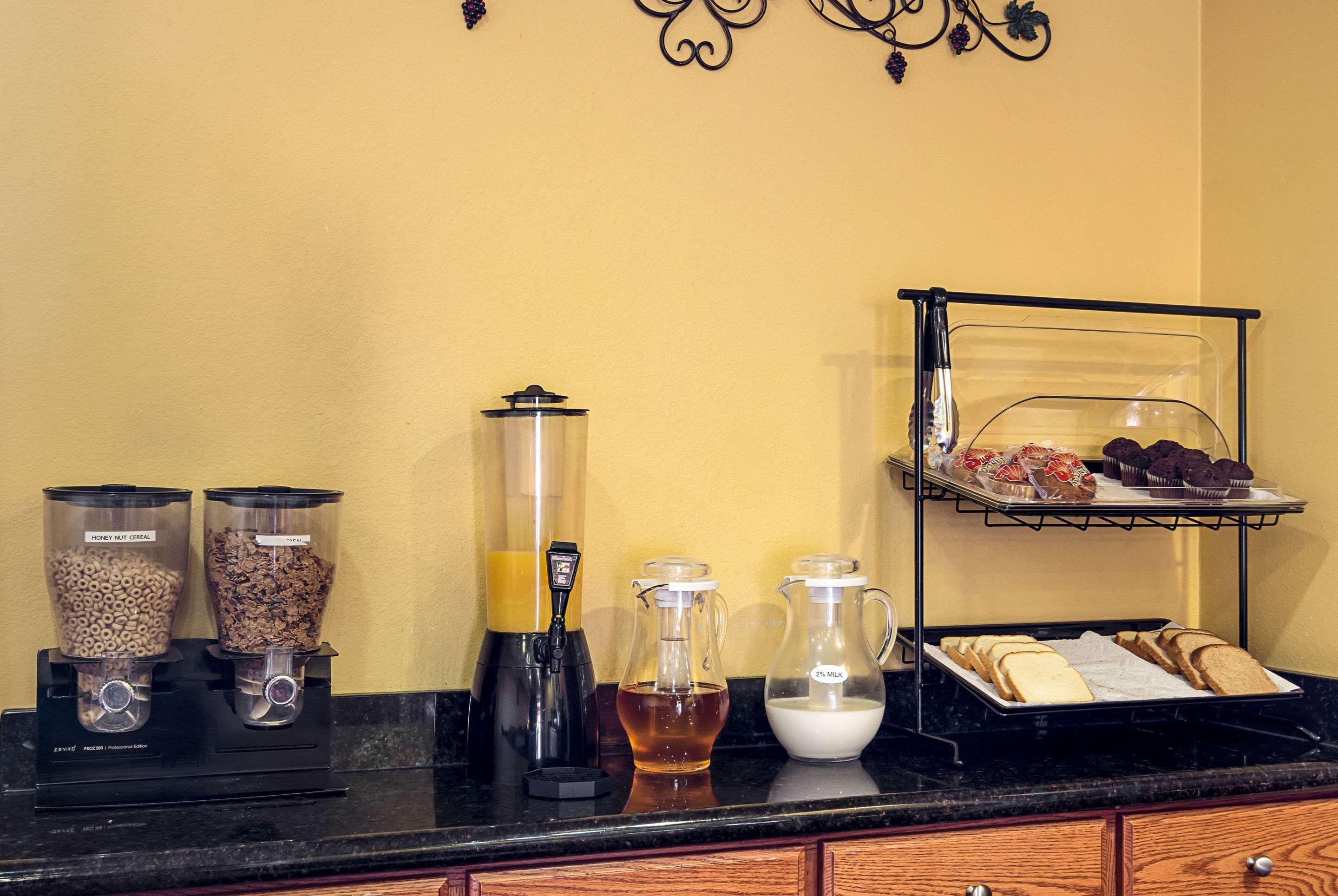 Econo Lodge Inn & Suites Little Rock Sw Екстериор снимка
