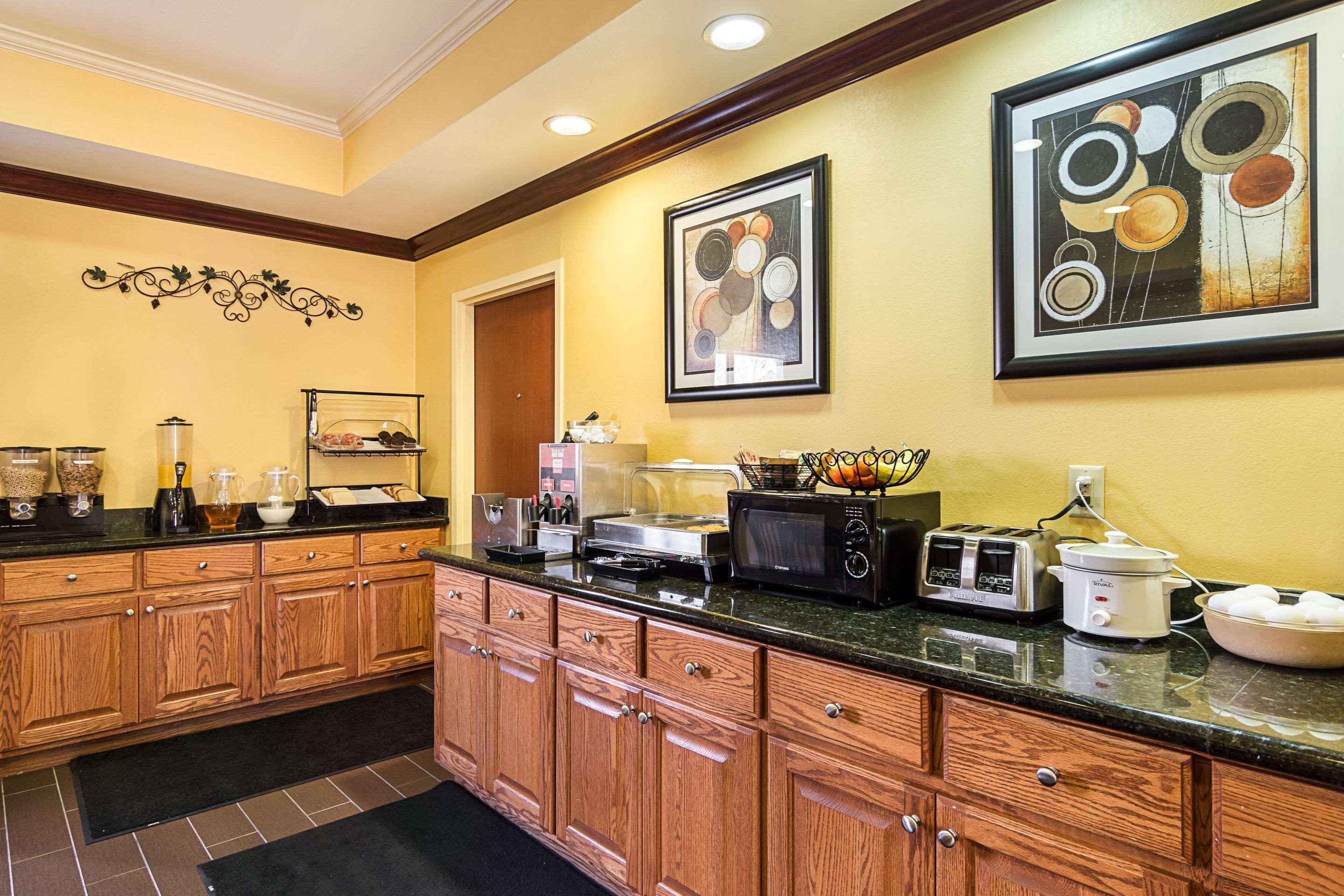 Econo Lodge Inn & Suites Little Rock Sw Екстериор снимка
