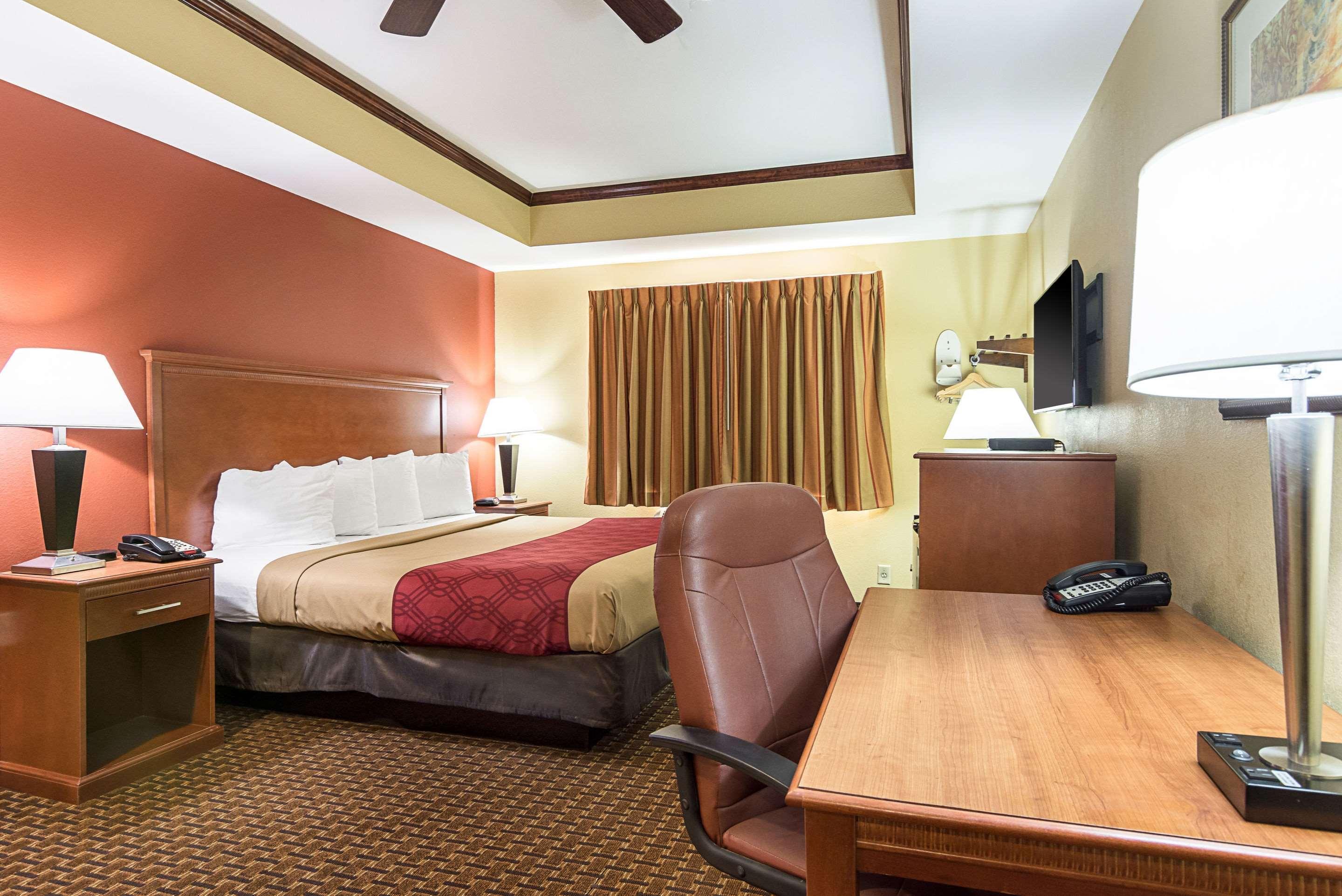 Econo Lodge Inn & Suites Little Rock Sw Екстериор снимка