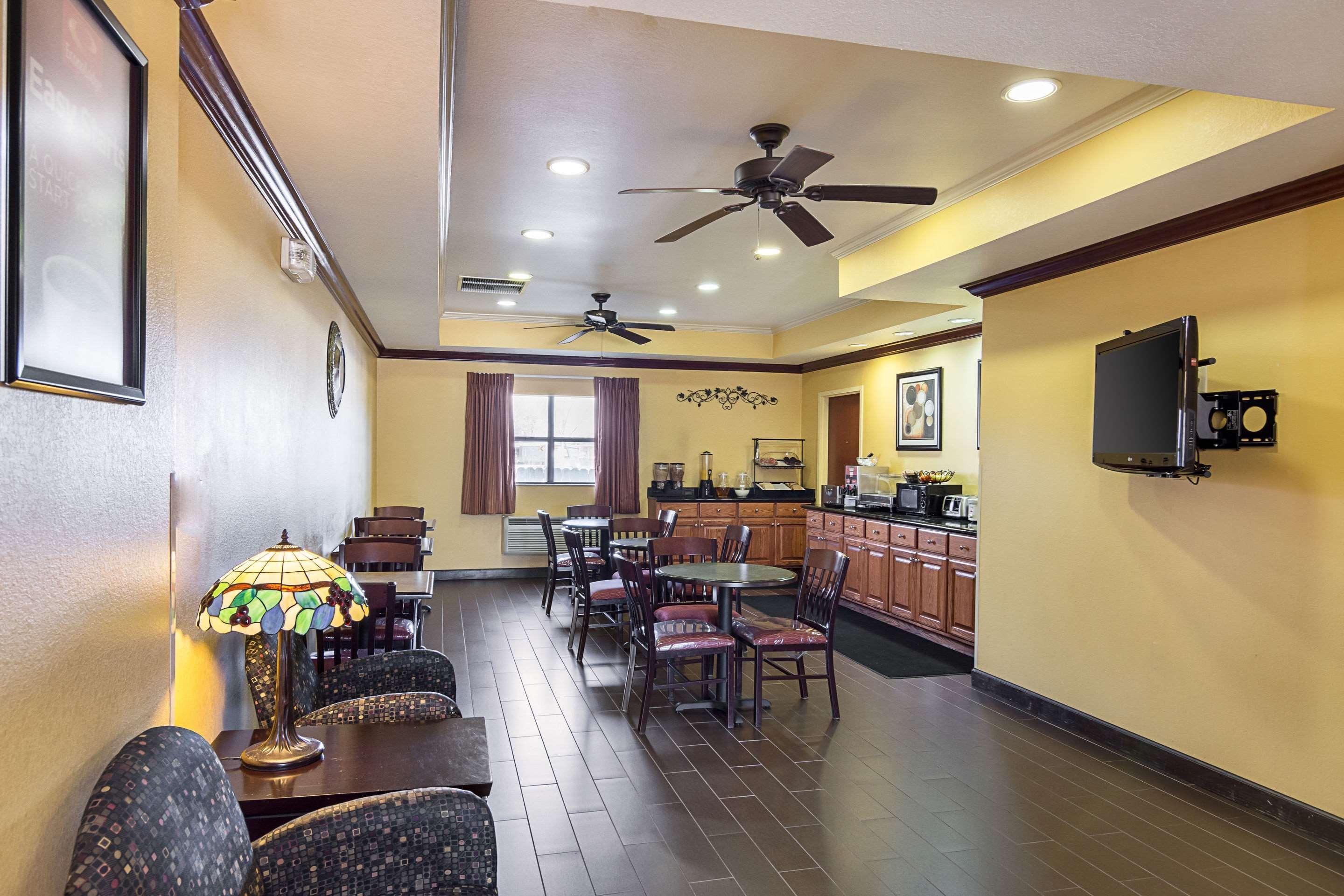 Econo Lodge Inn & Suites Little Rock Sw Екстериор снимка