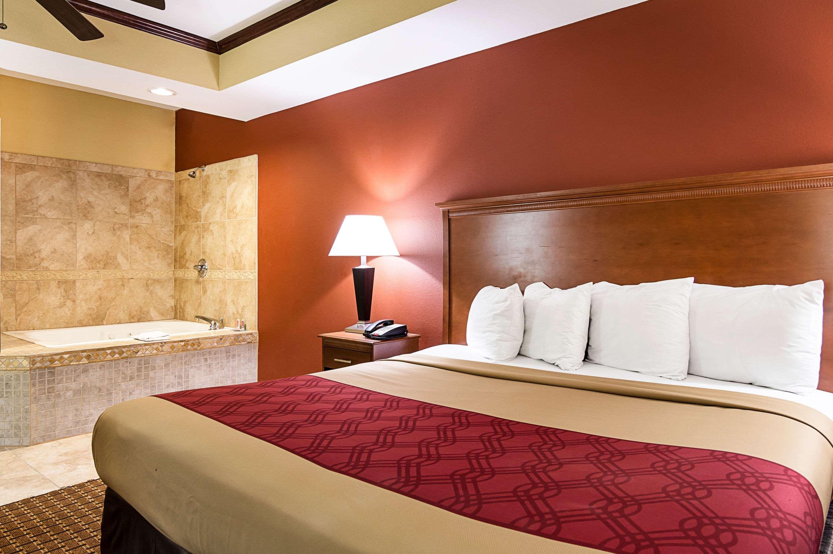 Econo Lodge Inn & Suites Little Rock Sw Екстериор снимка