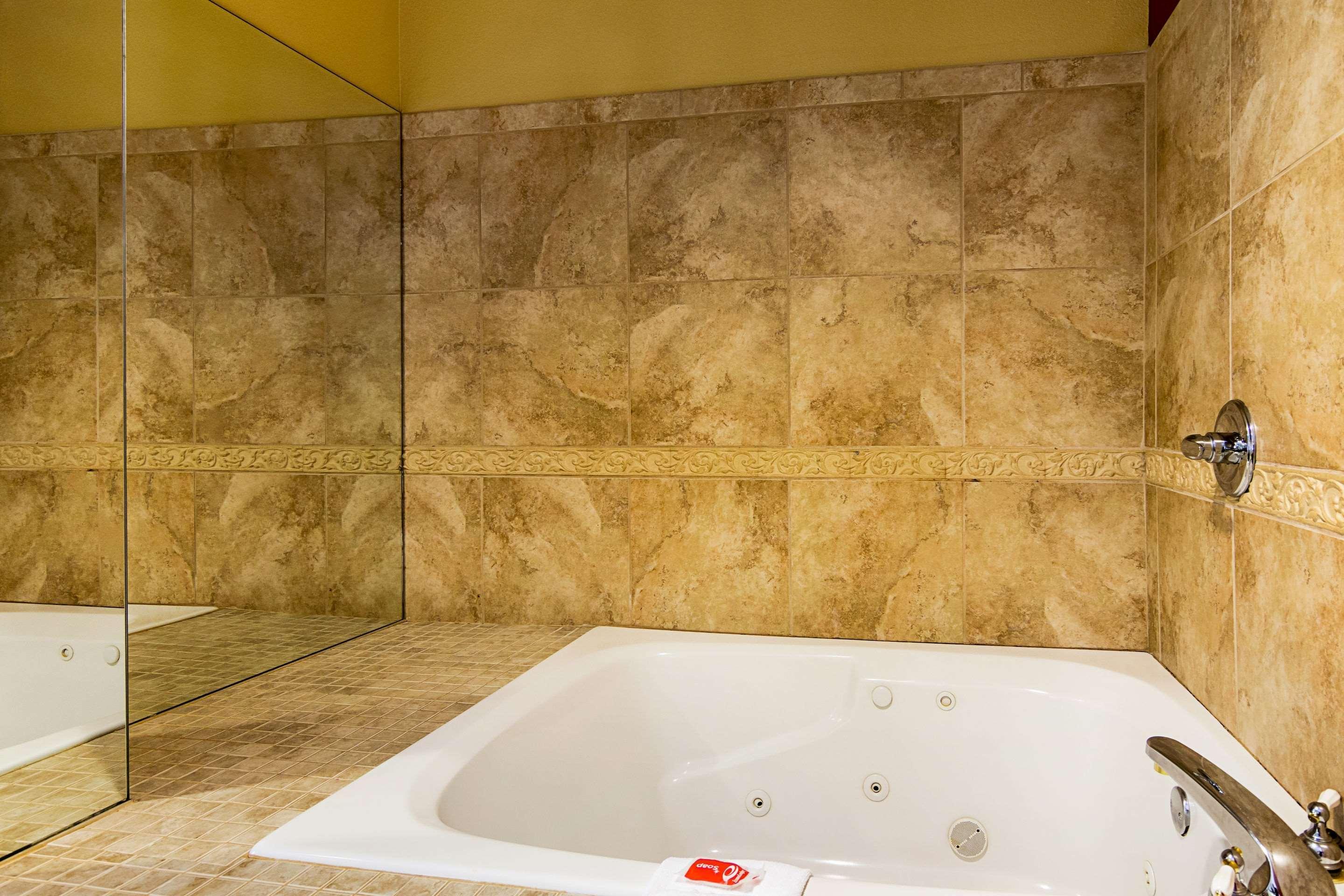 Econo Lodge Inn & Suites Little Rock Sw Екстериор снимка