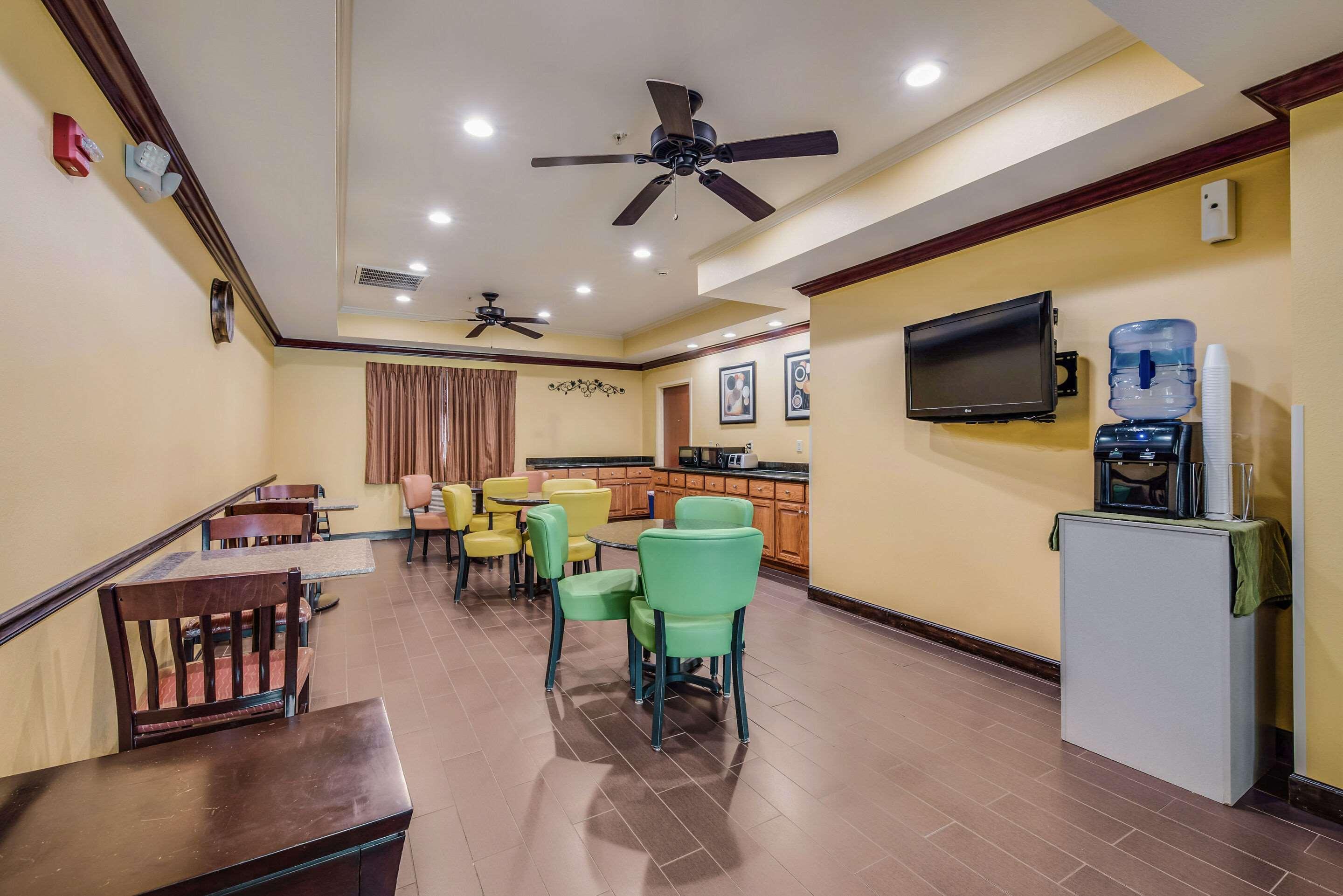 Econo Lodge Inn & Suites Little Rock Sw Екстериор снимка
